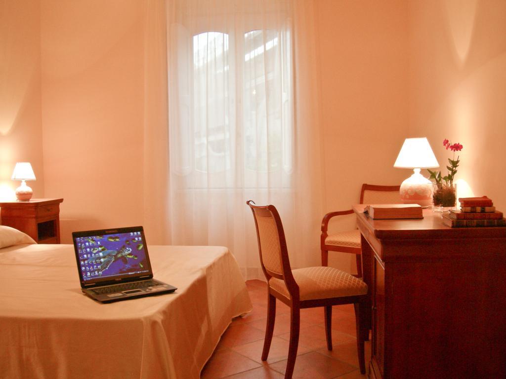Hotel L' Antico Cortile Caserta Exterior foto
