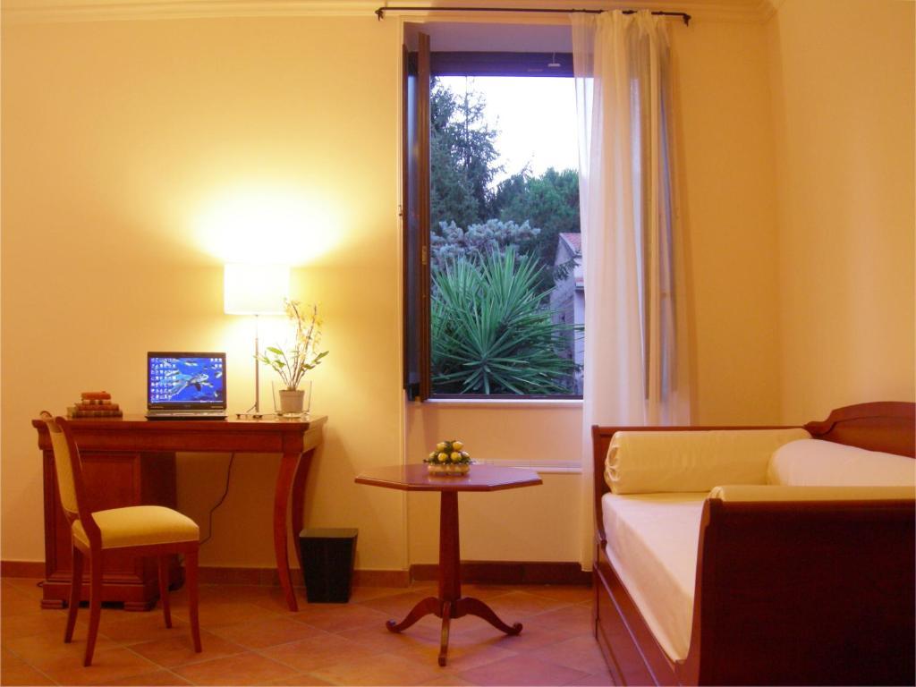 Hotel L' Antico Cortile Caserta Zimmer foto