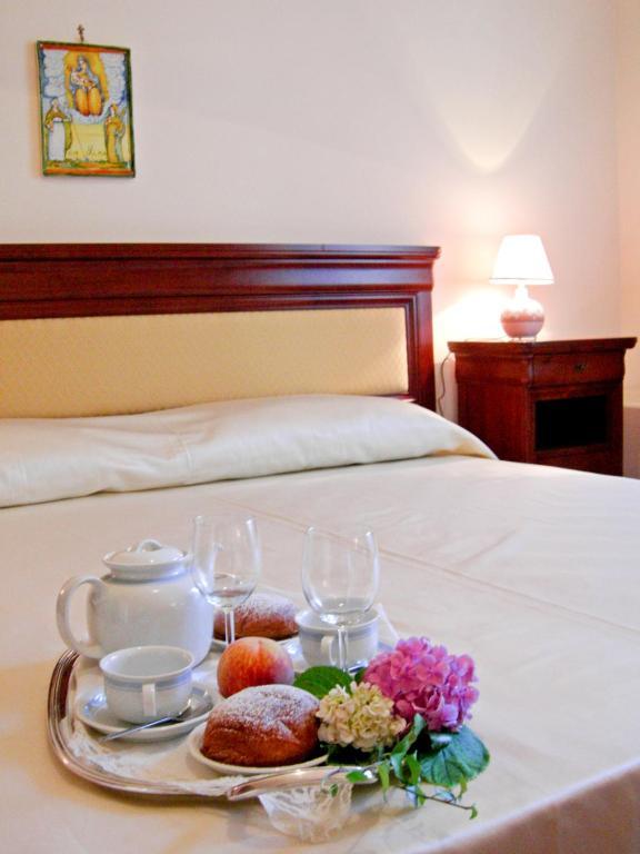 Hotel L' Antico Cortile Caserta Zimmer foto