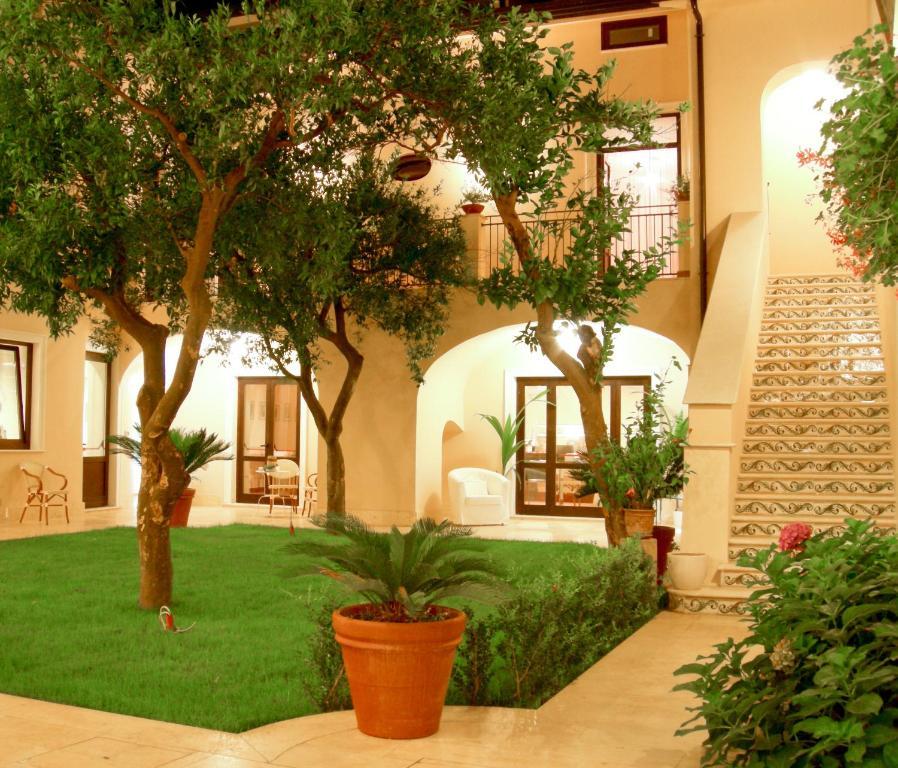 Hotel L' Antico Cortile Caserta Exterior foto