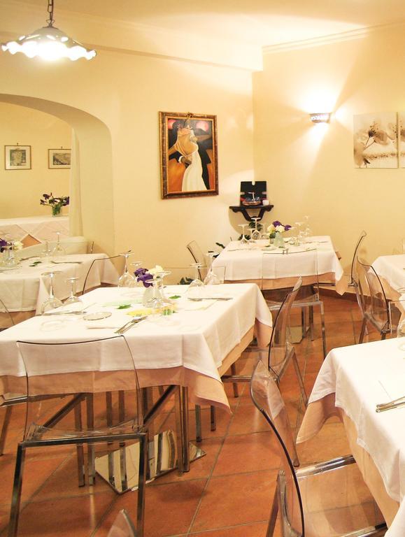 Hotel L' Antico Cortile Caserta Exterior foto