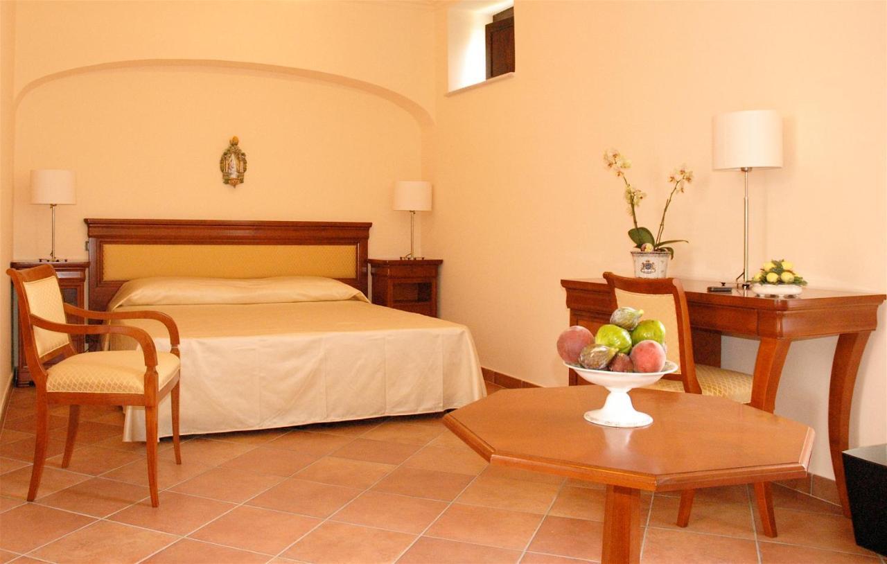 Hotel L' Antico Cortile Caserta Exterior foto